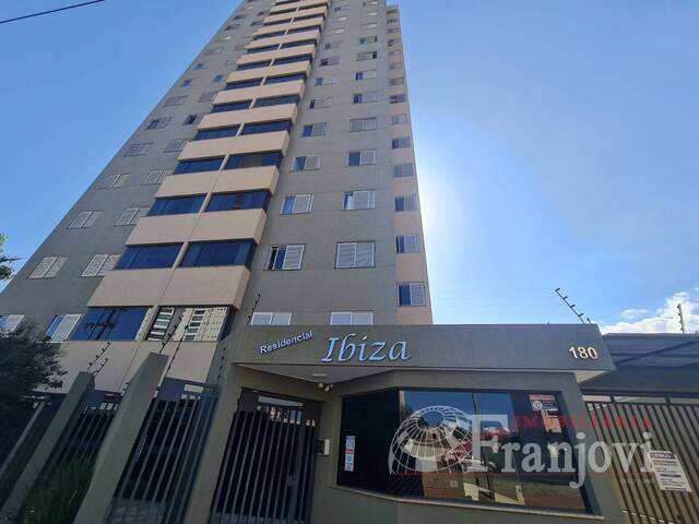 #111 - Apartamento para Venda em Arapongas - PR