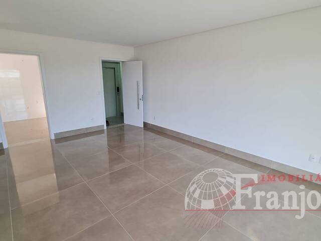 #973 - Apartamento para Venda em Arapongas - PR