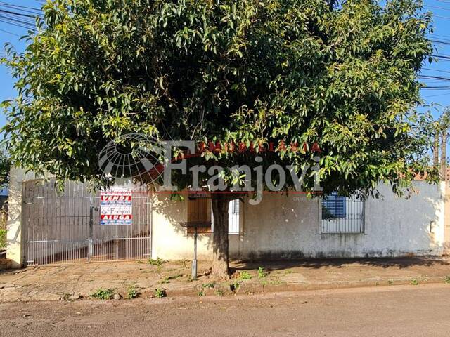 #1070 - Casa para Venda em Arapongas - PR