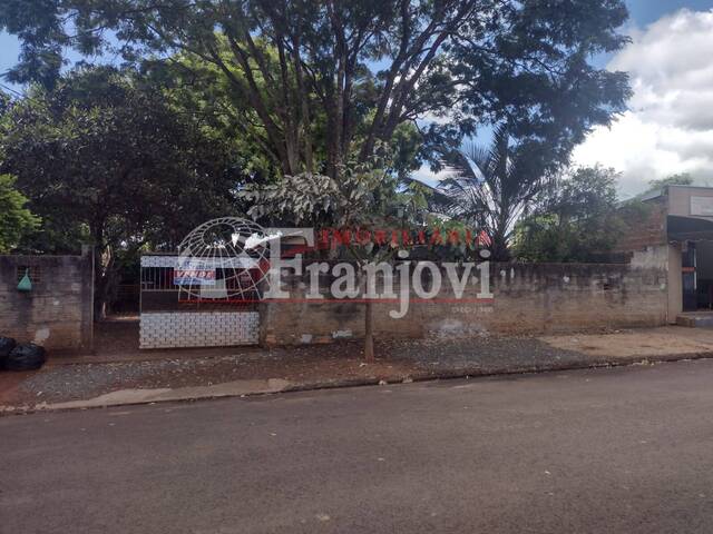 #1325 - Casa para Venda em Arapongas - PR