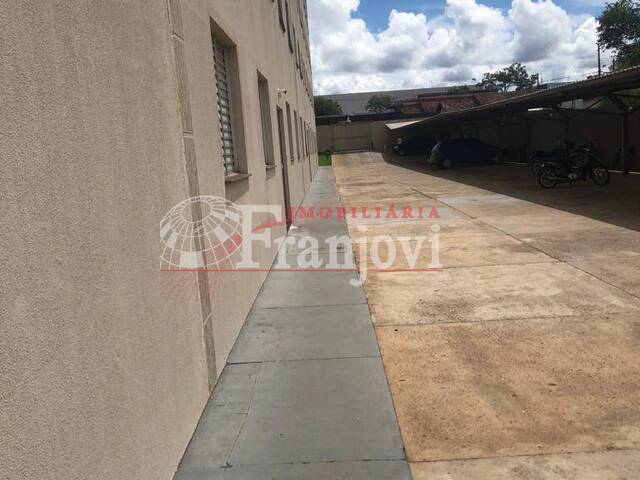 #1417 - Apartamento para Venda em Arapongas - PR