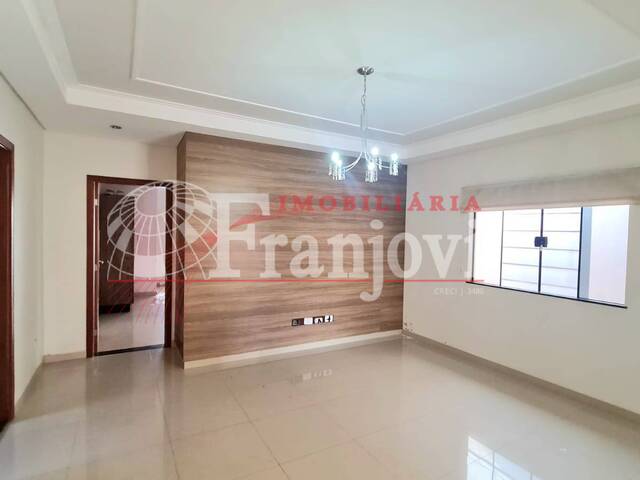 #1594 - Casa para Venda em Arapongas - PR