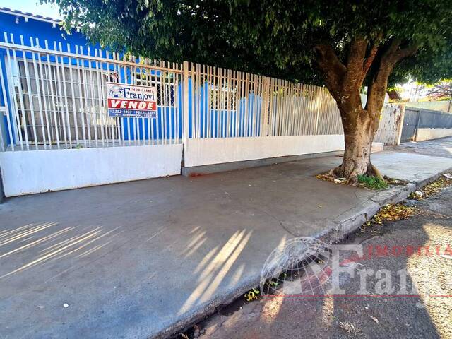 #1647 - Casa para Venda em Arapongas - PR