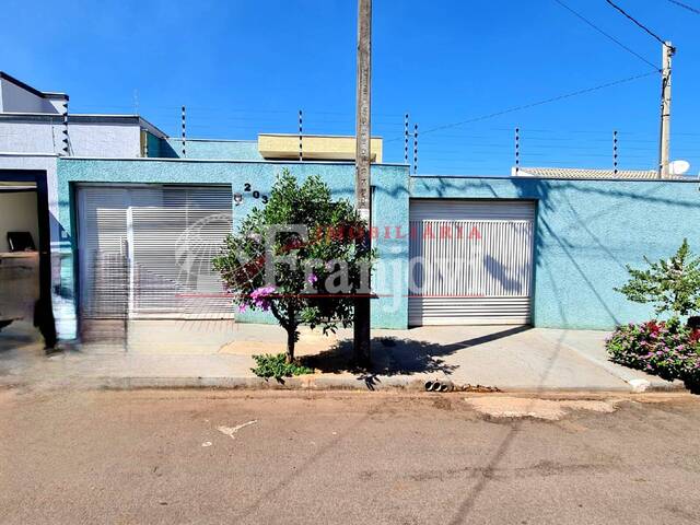 #1727 - Casa para Venda em Arapongas - PR