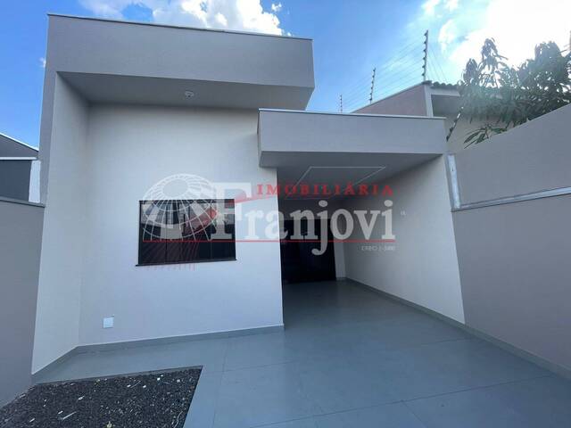 #2093 - Casa para Venda em Arapongas - PR