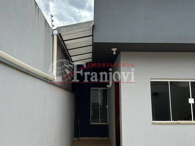 #2240 - Casa para Venda em Arapongas - PR