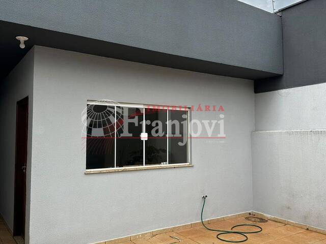 #2240 - Casa para Venda em Arapongas - PR