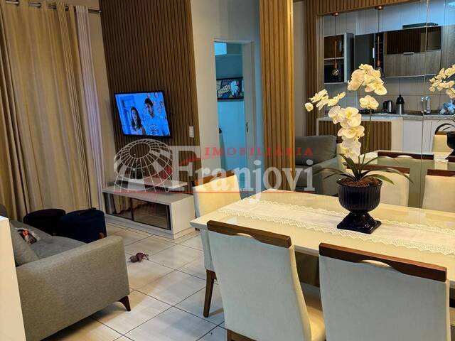 #2282 - Apartamento para Venda em Arapongas - PR