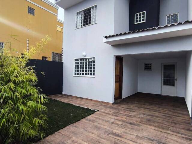 #2696 - Casa para Venda em Arapongas - PR - 2