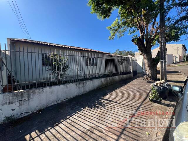 #2713 - Casa para Venda em Arapongas - PR - 2
