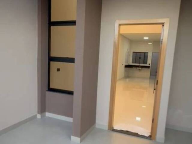 #2749 - Casa para Venda em Arapongas - PR - 3