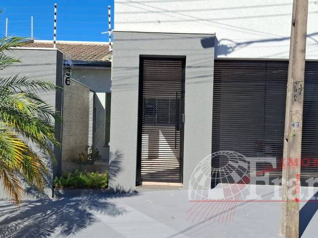 #2831 - Casa para Venda em Arapongas - PR - 2