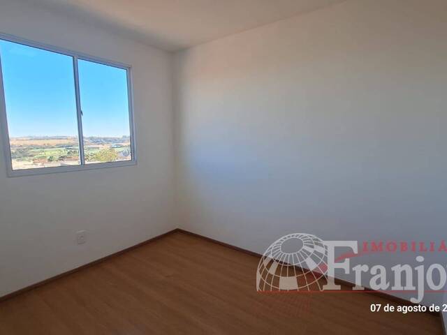 #1862 - Apartamento para Locação em Arapongas - PR - 2