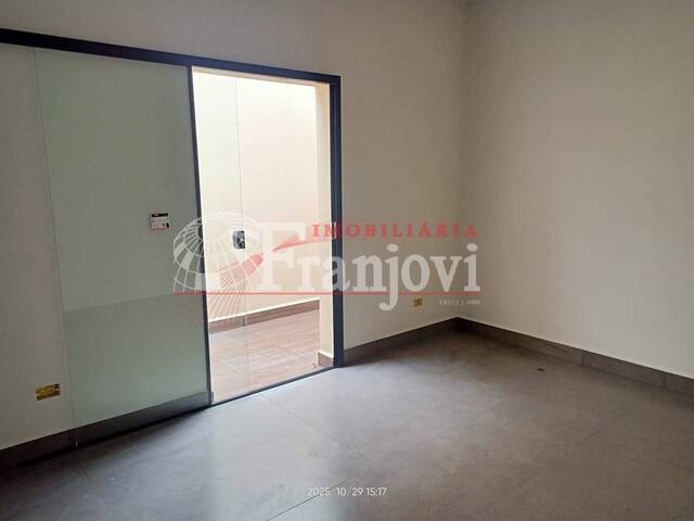 #3019 - Casa para Locação em Arapongas - PR - 2