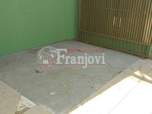 #3047 - Casa para Venda em Arapongas - PR - 3