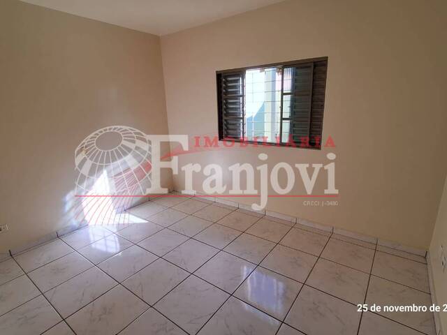 #3055 - Casa para Locação em Arapongas - PR - 3