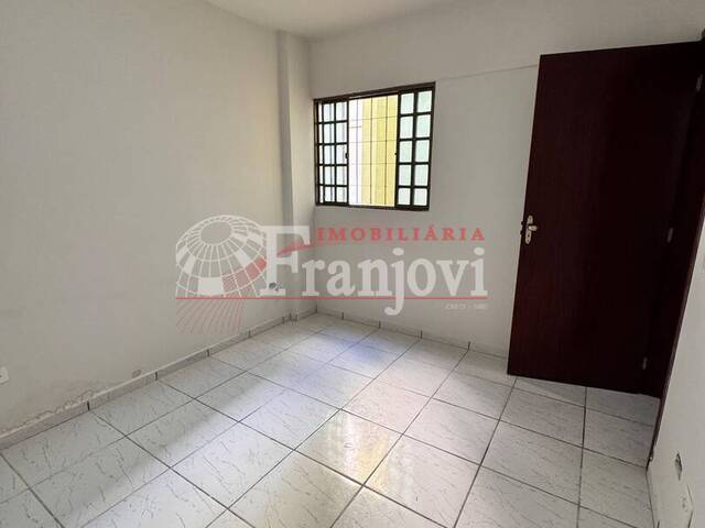 #3058 - Apartamento para Venda em Arapongas - PR - 3