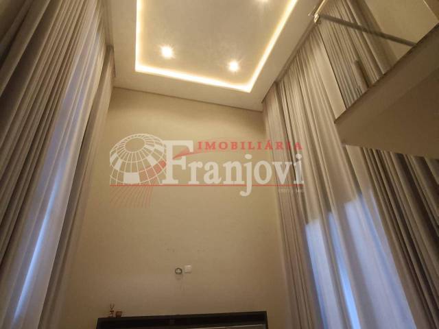 #3073 - Casa para Venda em Arapongas - PR - 2