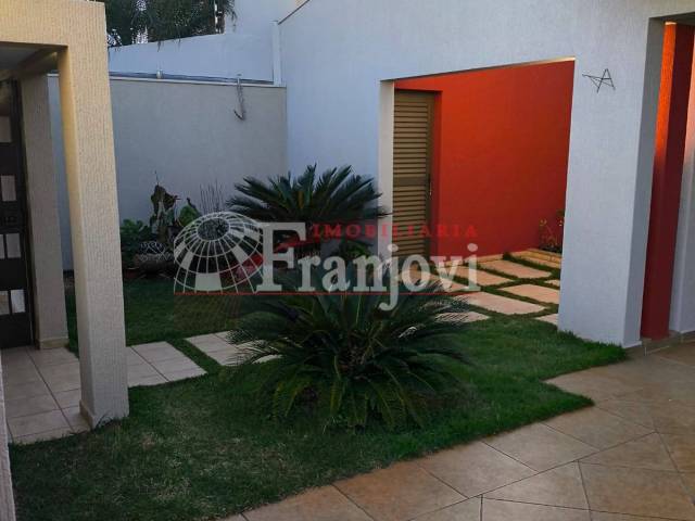 #3074 - Casa para Venda em Arapongas - PR - 3