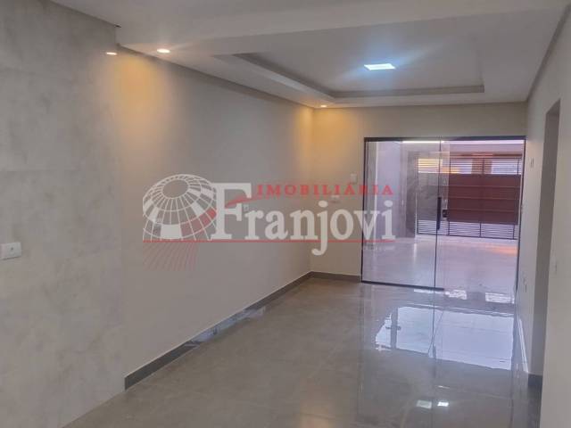 #3083 - Casa para Venda em Arapongas - PR - 3