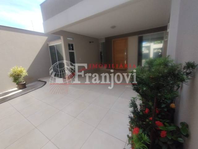 #3111 - Casa para Venda em Arapongas - PR - 3