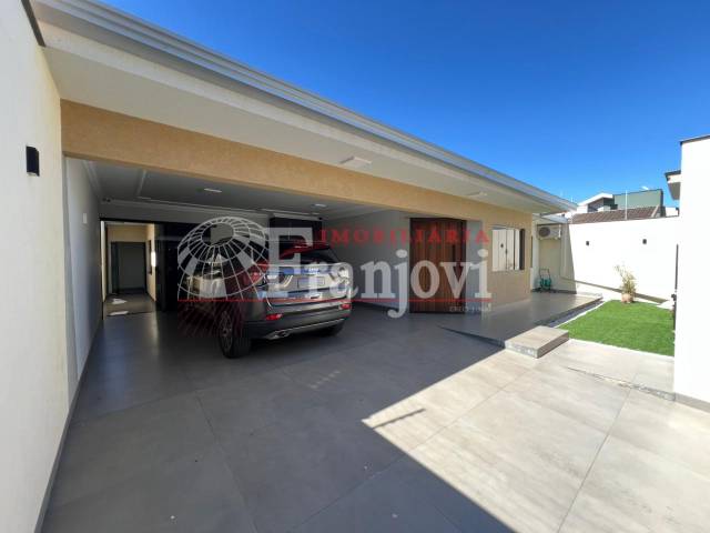 #3122 - Casa para Venda em Arapongas - PR - 3