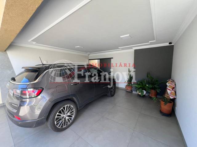 #3122 - Casa para Venda em Arapongas - PR - 2