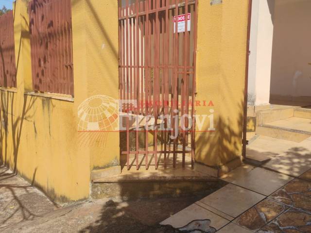 #3128 - Casa para Venda em Arapongas - PR - 1