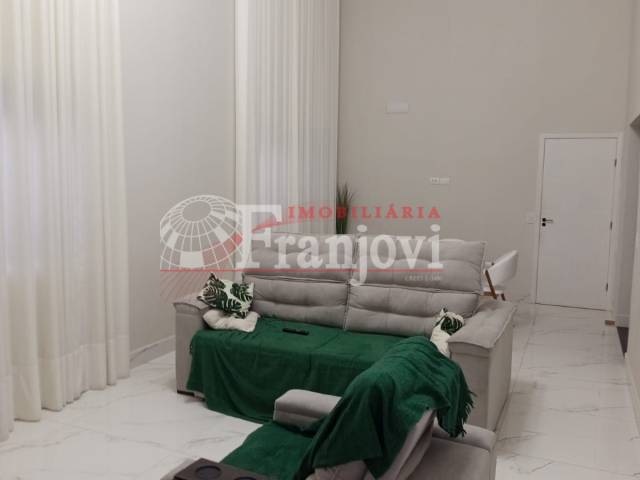 #3130 - Casa para Venda em Arapongas - PR - 2