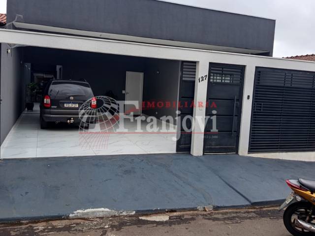 #3130 - Casa para Venda em Arapongas - PR - 1