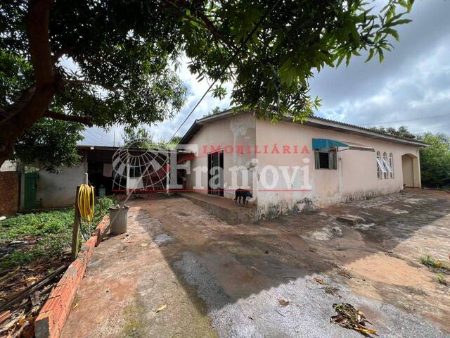 #3147 - Casa para Venda em Arapongas - PR - 3