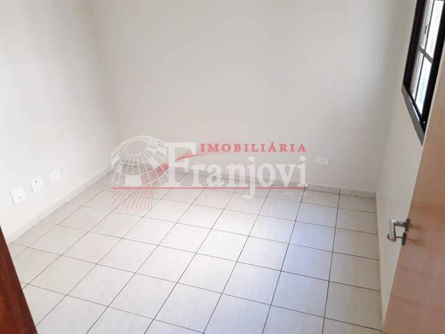 #1213 - Apartamento para Locação em Arapongas - PR