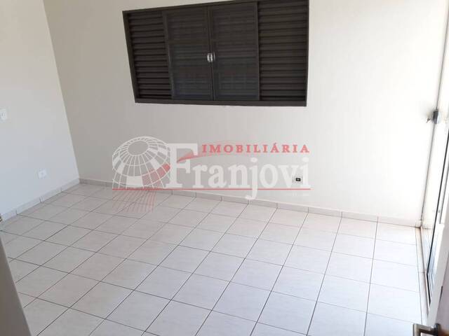 #1213 - Apartamento para Locação em Arapongas - PR