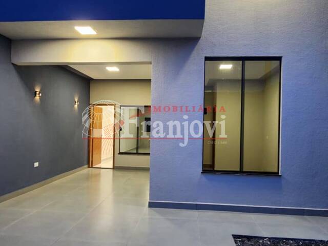 #3173 - Casa para Venda em Arapongas - PR - 2