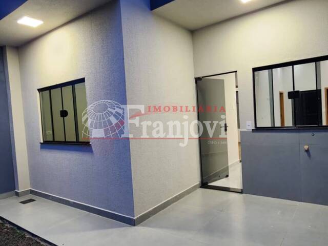 #3173 - Casa para Venda em Arapongas - PR - 3