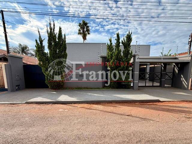 #3245 - Casa para Venda em Arapongas - PR - 2