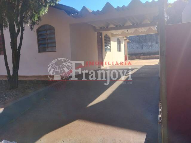 #3252 - Casa para Venda em Arapongas - PR - 2