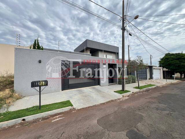 #3253 - Casa para Venda em Arapongas - PR - 2