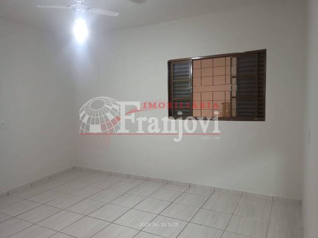 #3267 - Casa para Locação em Arapongas - PR - 2