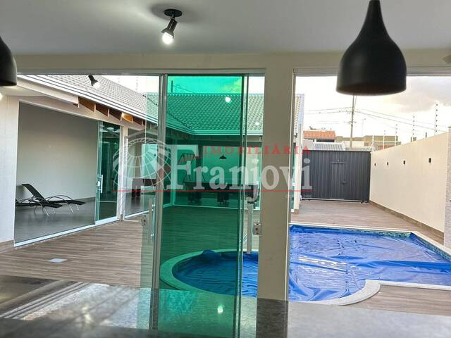 #3269 - Casa para Venda em Arapongas - PR