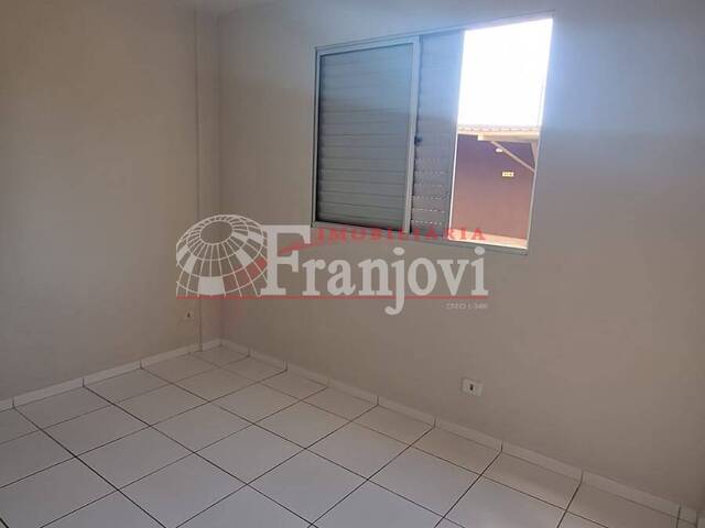 #3281 - Apartamento para Locação em Arapongas - PR - 3