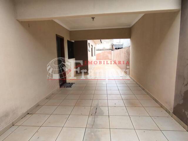 #3291 - Casa para Venda em Arapongas - PR - 3