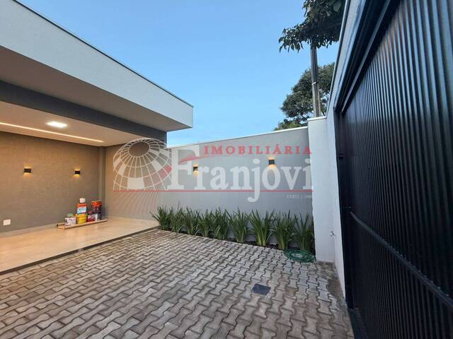 #3301 - Casa para Venda em Arapongas - PR - 2