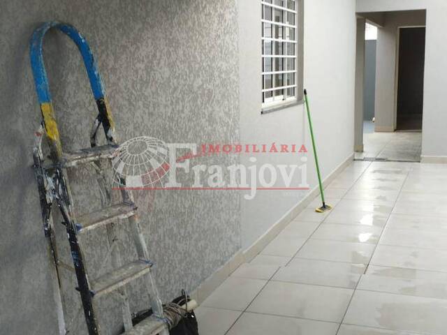 #3324 - Casa para Venda em Arapongas - PR - 3