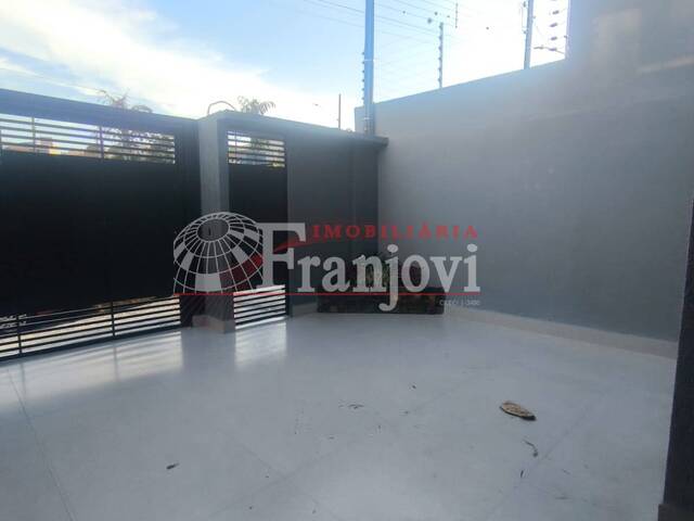 #3176 - Casa para Venda em Arapongas - PR - 2