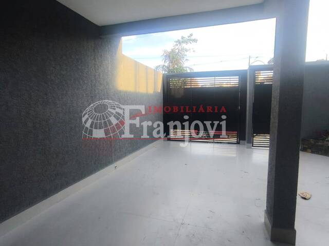 #3176 - Casa para Venda em Arapongas - PR - 3