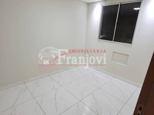 #3358 - Apartamento para Locação em Arapongas - PR