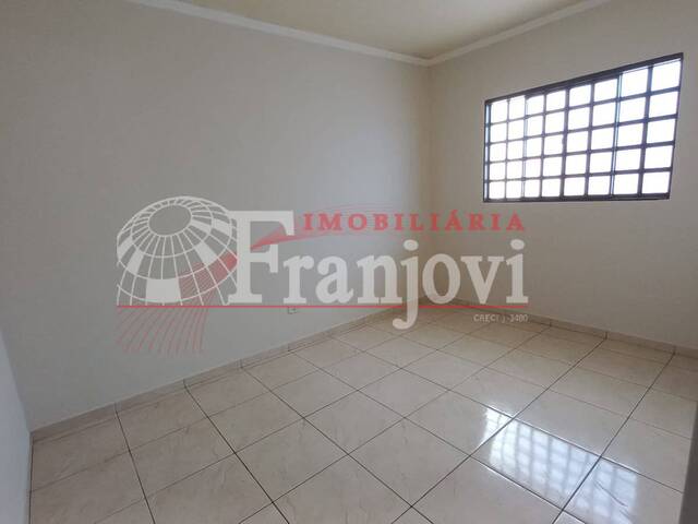 #3363 - Casa para Locação em Arapongas - PR - 2