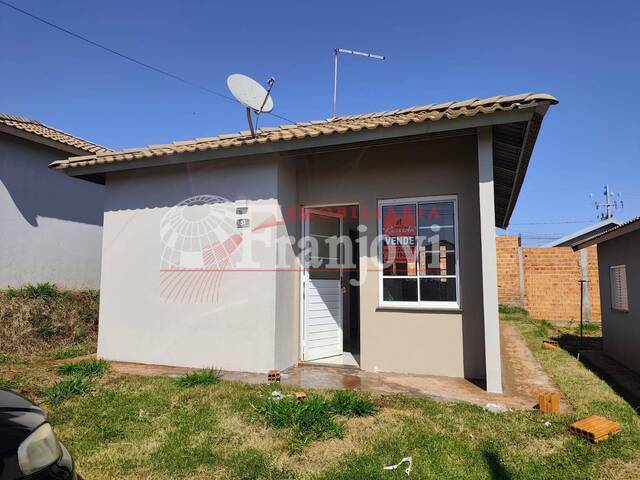 #3431 - Casa para Venda em Arapongas - PR - 2